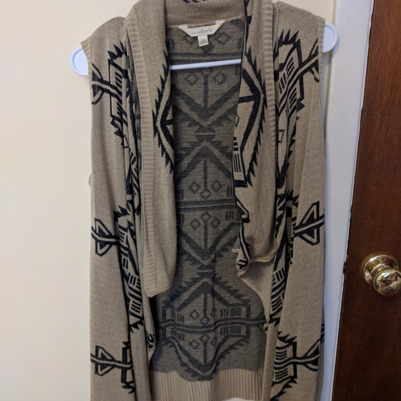 Charming Charlie Sweaters - Charming Charlie open-front Sleeveless Sweater